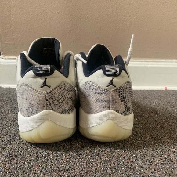 Jordan Retro 11 Light Bone Size-8.5 - Picture 3 of 5